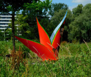 Iron Lady van de Bijlmer, Ode aan Hilly Axwijk